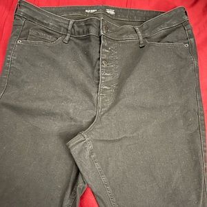 Old Navy Skinny Jeans worn once sz20 in black.